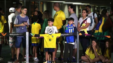 Tras eliminación, selección de Brasil llega a casa sin Neymar