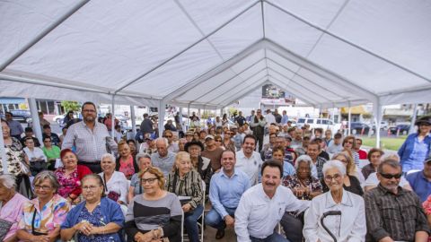 Transportistas dan mal trato a los adultos mayores