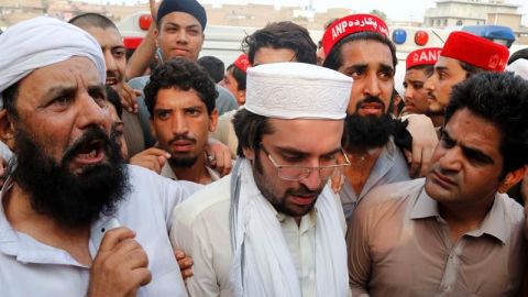 Suben a 128 los muertos en un atentado contra un acto electoral en Pakistán