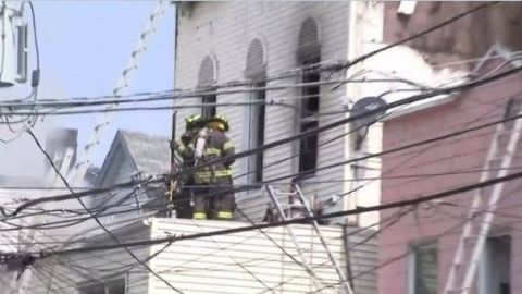 Aumentan a cinco los niños muertos por un incendio en Nueva Jersey