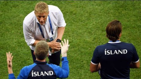 Renuncia entrenador que clasificó a Islandia a su primer Mundial