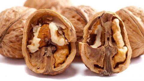 Comer nueces ayuda a la salud sexual masculina