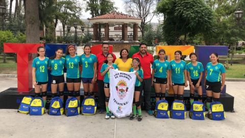 Abandera Nereida Fuentes a selectivo femenil de voleibol