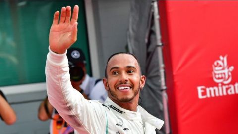 Hamilton recibe reprimenda, pero mantiene su victoria en Alemania
