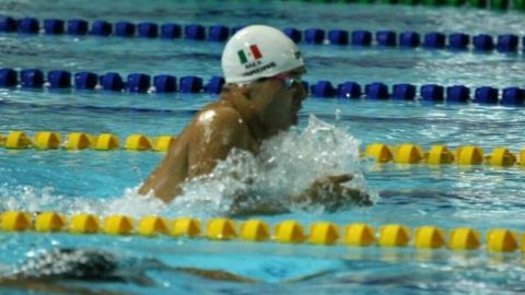 Mexicano Vargas gana oro e impone récord en natación de JCC 18