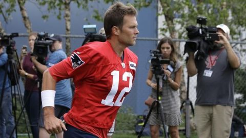 Tom Brady se enoja por pregunta “ridícula”