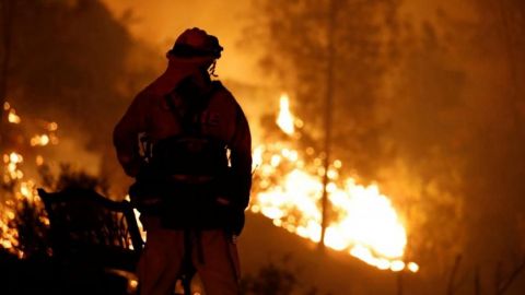 Cinco muertos y 38.000 personas evacuadas por incendio en norte de California