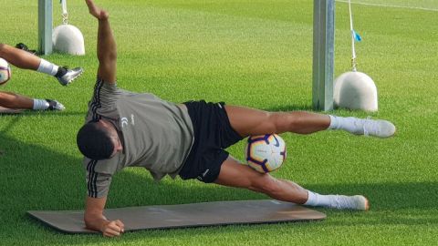 Cristiano Ronaldo se luce en entrenamiento con la Juventus