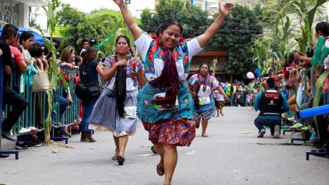 Unas 330 mujeres homenajean la tradicional tortilla mexicana con una carrera