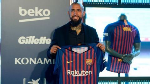 Arturo Vidal firma contrato con el FC Barcelona