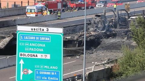 Al menos un muerto y más de 60 heridos en la explosión de un camión en Italia