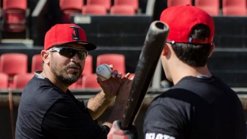 Óscar Robles dirigirá a Toros de Tijuana; Lino Rivera deja el timón