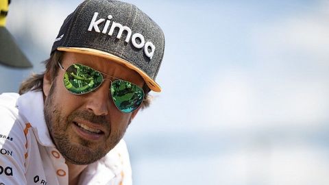 Alonso le responde a Horner en redes sociales