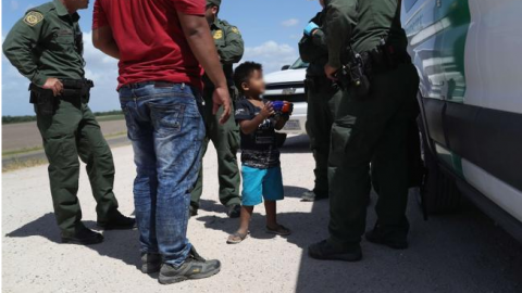 Grupos defensores irán a frontera con EE.UU. a recuperar migrantes deportados