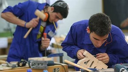 Más del 50% de los jóvenes tienen empleos precarios: Coneval