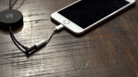 Nuevos iPhone no incluirán el adaptador Lightning