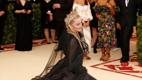 ¡¡¡Como quinceañera!!! Madonna rompe redes mostrando su flexibilidad