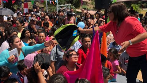 Reciben apoyos escolares mil niños de Tecate
