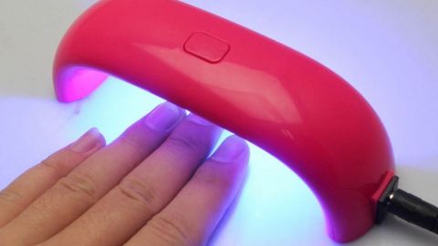 Rayos UV de técnica de uñas "gelish" puede causar cáncer de piel