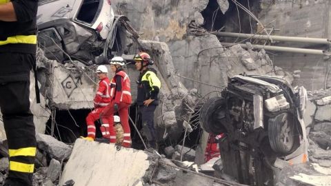 Ascienden a 42 las víctimas mortales del derrumbe del puente en Génova