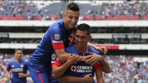 Cruz Azul mantiene el invicto con goleada al León en Liga MX