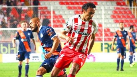 Ante Puebla, Necaxa viene de atrás para salvar el invicto