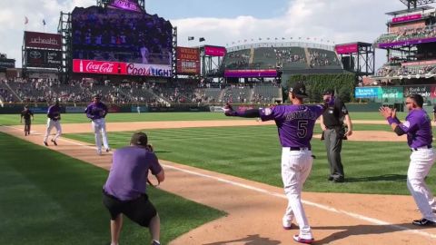 Rockies dejan tendidos a Padres