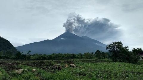 Volcán de Fuego de Guatemala registra 19 explosiones en últimas horas