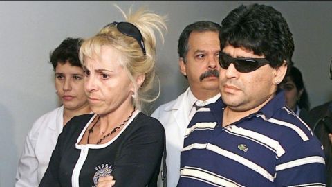 Exesposa de Maradona lo demanda por violencia de género