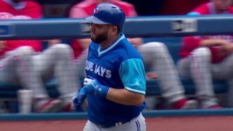 Kendrys Morales pega jonrón por séptimo partido consecutivo