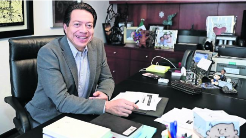 Mario Delgado propone aumentar el salario mínimo a 108 pesos