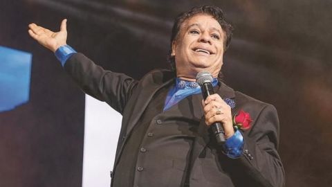 "Juan Gabriel vive por sus canciones", dice AMLO