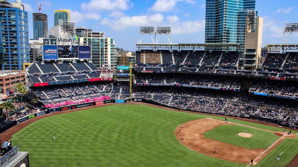 Rockies logran dividir serie en Petco Park