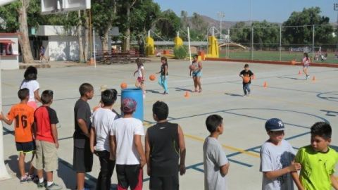 Buscan crear escuela de baloncesto para niñas y niños en Tecate