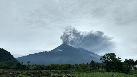 Volcán de Fuego de Guatemala genera avalancha y hasta 12 explosiones por hora