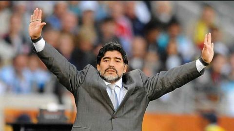 Maradona llega a México de buen ánimo para dirigir a Dorados