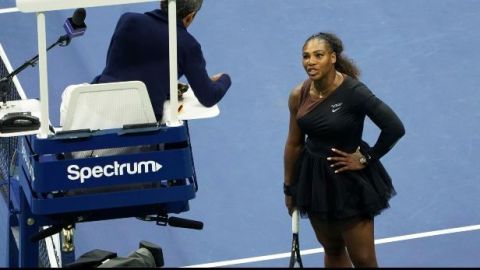 Multan a Serena Williams por conducta durante final del US Open
