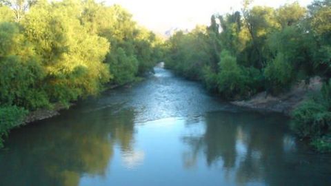 Mueren dos menores por una bacteria en el Río Bavispe, Sonora