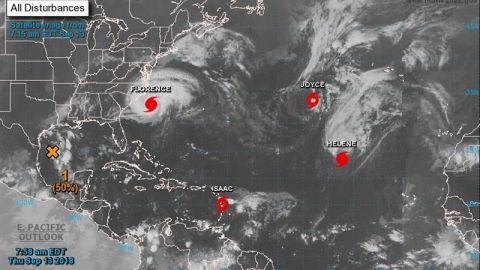 Huracán Florence se debilita algo más cerca de la costa de Carolina del Norte