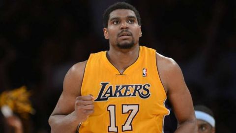 Andrew Bynum entrena con Los Angeles Lakers