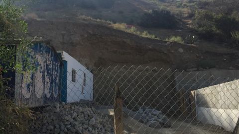 Afectados del derrumbe de tierra en Pedregal de Matamoros, no tienen dónde ir