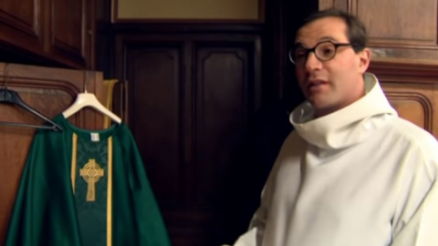 Sacerdote acusado de agresión sexual se suicida en una iglesia en Francia