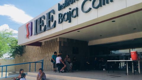 Toman instalaciones del IEE en Mexicali