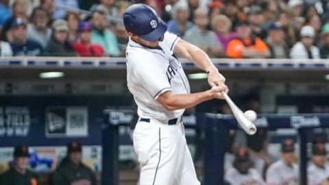 Con homeruns de Myers y Galvis, Padres vencen a Gigantes