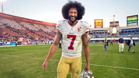 Dos equipos estarían interesados en firmar a Colin Kaepernick