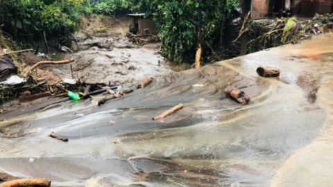 Lluvias desbordan río en Michoacán; hay un muerto y 12 desaparecidos