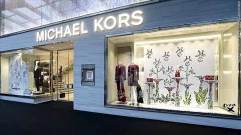 Michael Kors podría comprar Versace por más de 2.000 millones, según WSJ