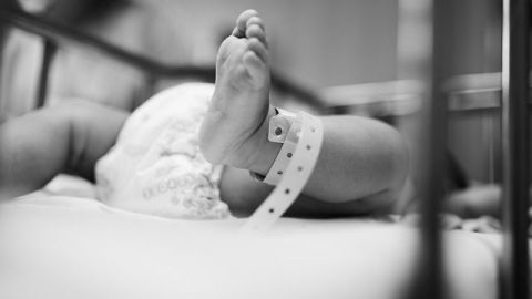 Bebés nacidos con sífilis alcanzan récord en dos décadas en EE.UU.