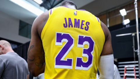 LeBron James sabe que Lakers tiene mucho camino que recorrer