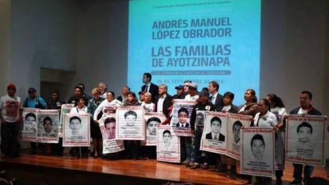 López Obrador se compromete a establecer comisión de verdad sobre Ayotzinapa